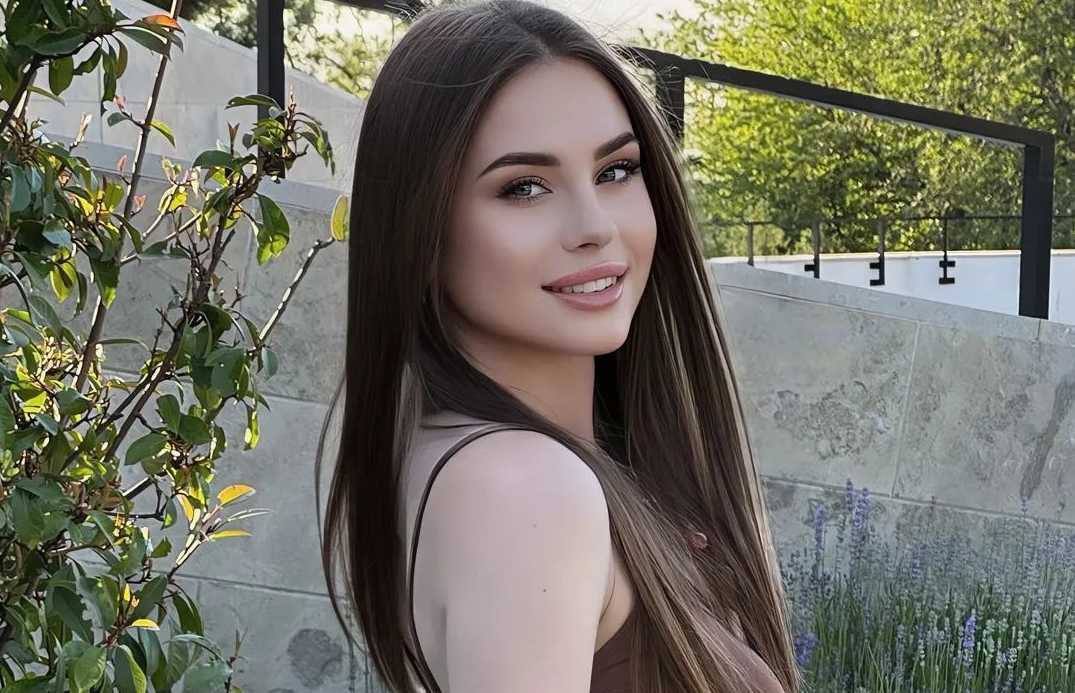 Amateur Model Steals the Spotlight in Foreign Beauty Lifestyle Photos Vol. 124