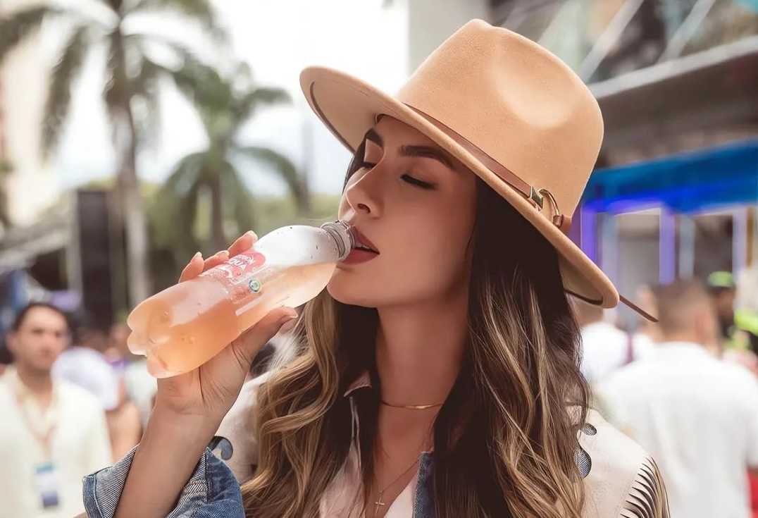 Natural Allure: Stunning Shots of an Amateur Model in Foreign Beauty Lifestyle Photos - Issue 113