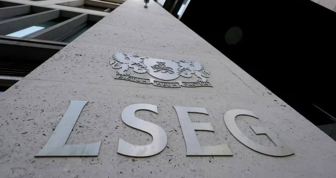FTSE 100 Index Records 13 - day Winning Streak, but Macroeconomic Signals are Mixed